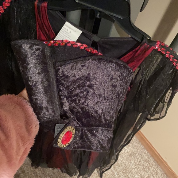 Vampire/vampiress Halloween costume with collar! Red and black. Like new! - Picture 5 of 5